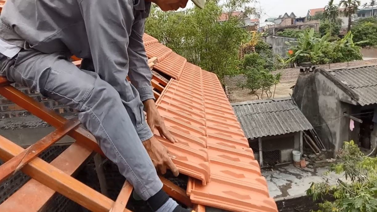 installing roof